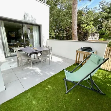 La Pinede 350m De La *