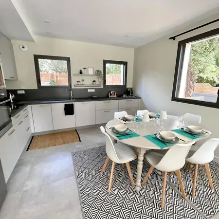 Hébergement de vacances La Pinede 350m De La