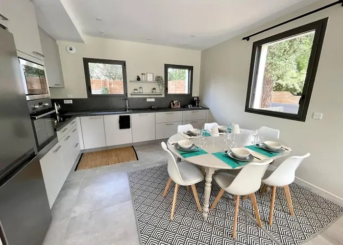 Prázdninový dům La Pinede 350m De La