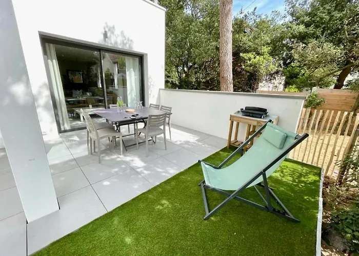 La Pinede 350m De La *